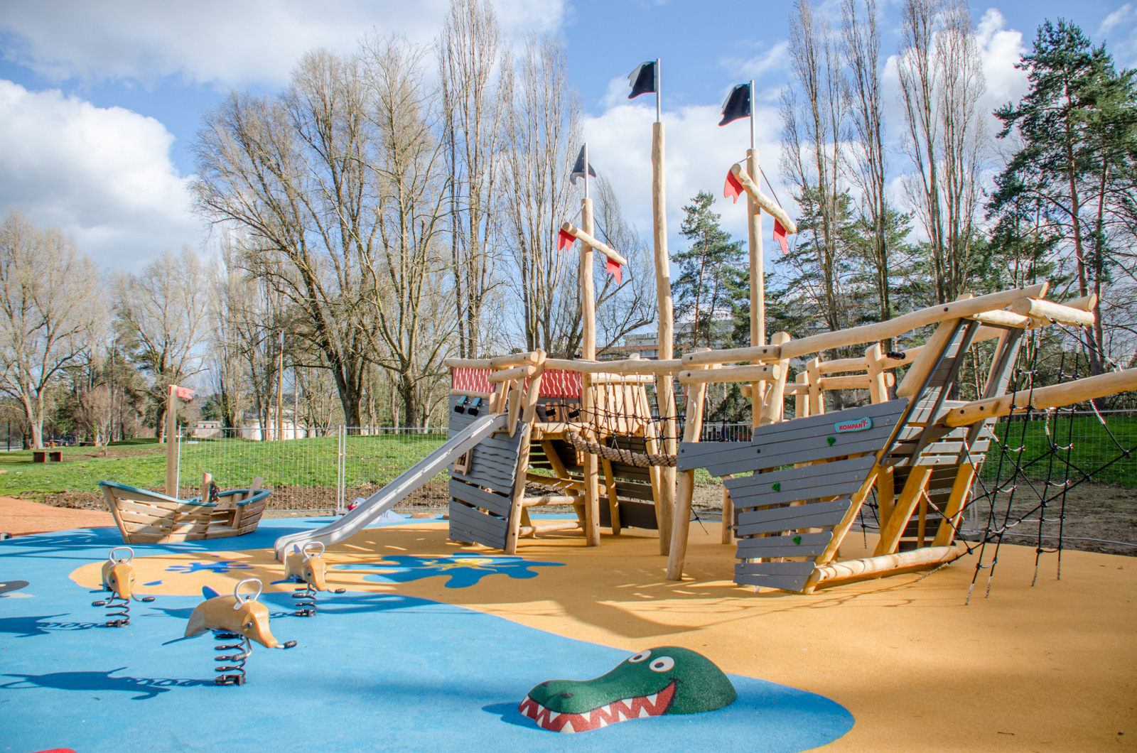 Aire de jeux extérieurs pour enfants, parc et aire de jeux