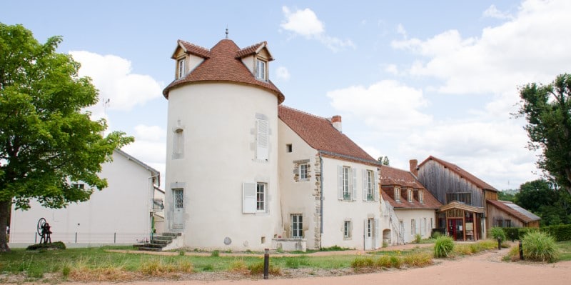 Médiathèque-ferme modèle