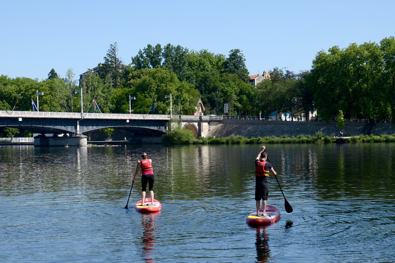 Paddle sur le lac d'Allier à Bellerive-sur-Allier